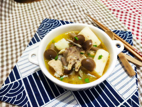 鹿茸菌山藥雞湯的做法-咸鮮味燉菜譜