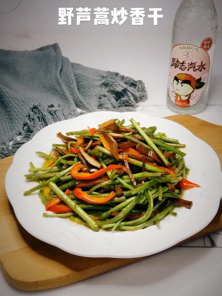 野蘆蒿炒香干的做法-家常味炒菜譜