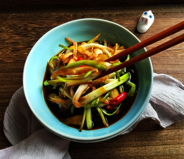 腌漬藠頭的做法-咸鮮味腌菜譜-易網健康養生網 腌漬藠頭的做法-咸鮮味腌菜譜