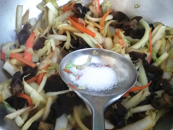 黑木耳燒白菜的做法-家常味燒菜譜-易網健康養生網 黑木耳燒白菜的做法-家常味燒菜譜