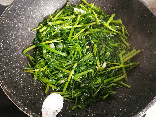 爆炒通菜的做法-家常味炒菜譜