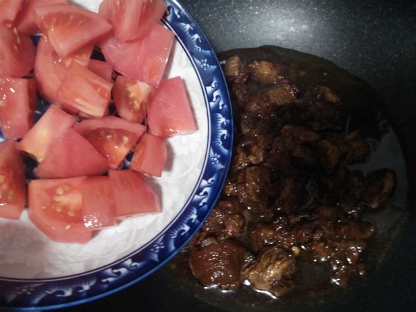 西紅柿燒肉的做法-家常味燉菜譜-易網健康養生網 西紅柿燒肉的做法-家常味燉菜譜