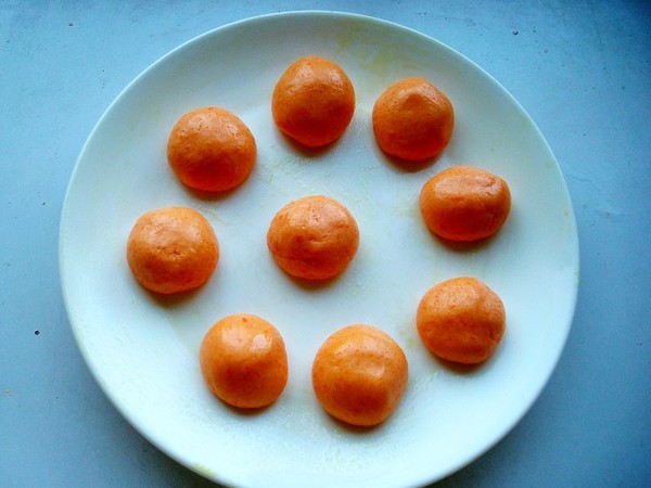 蒸胡蘿卜丸子的做法-甜味蒸菜譜-易網健康養生網 蒸胡蘿卜丸子的做法-甜味蒸菜譜