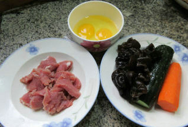 木須里脊肉的做法-家常味炒菜譜-易網(wǎng)<a href=http://www.jsjjzhkt.cn/ target=_blank class=infotextkey>健康養(yǎng)生</a>網(wǎng) 木須里脊肉的做法-家常味炒菜譜