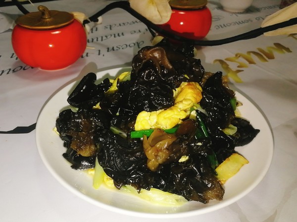 蔥香木耳雞蛋的做法-家常味炒菜譜-易網健康養生網 蔥香木耳雞蛋的做法-家常味炒菜譜