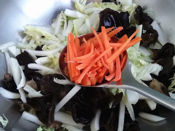 黑木耳燒白菜的做法-家常味燒菜譜-易網健康養生網 黑木耳燒白菜的做法-家常味燒菜譜