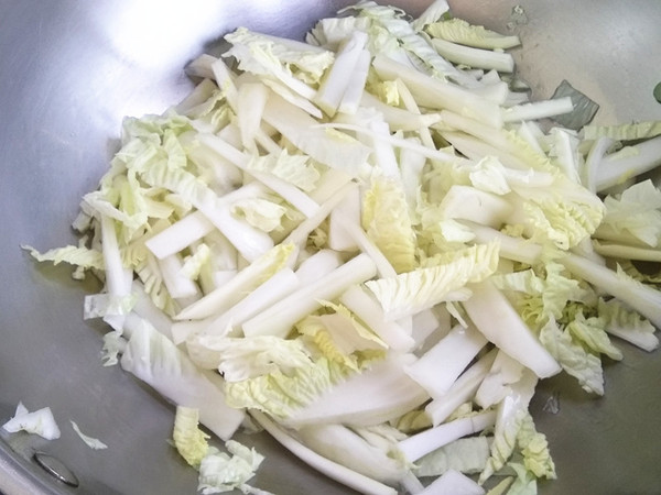 黑木耳燒白菜的做法-家常味燒菜譜-易網健康養生網 黑木耳燒白菜的做法-家常味燒菜譜