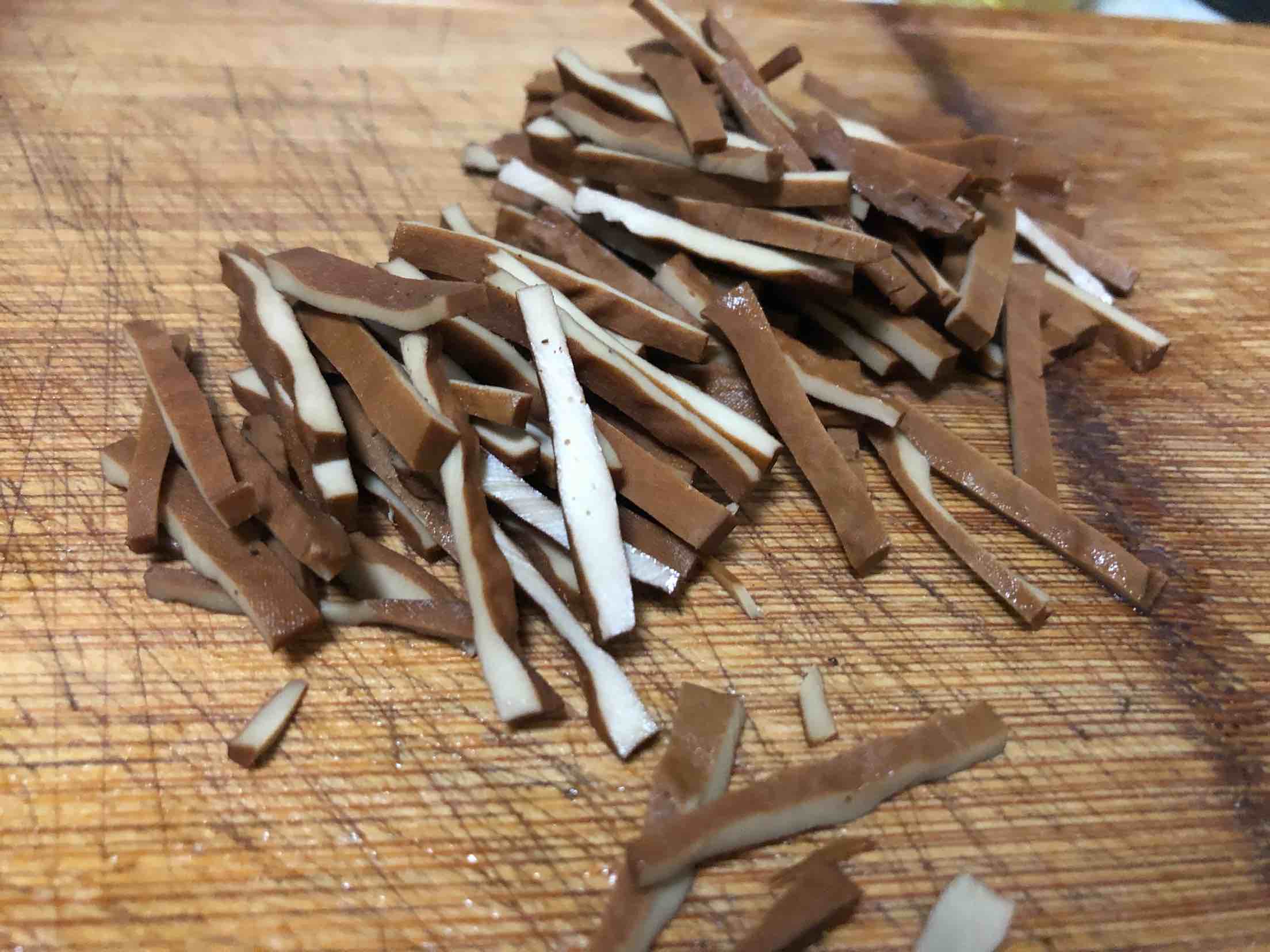 野蘆蒿炒香干的做法-家常味炒菜譜-易網健康養生網 野蘆蒿炒香干的做法-家常味炒菜譜