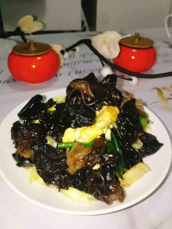 蔥香木耳雞蛋的做法-家常味炒菜譜-易網健康養生網 蔥香木耳雞蛋的做法-家常味炒菜譜