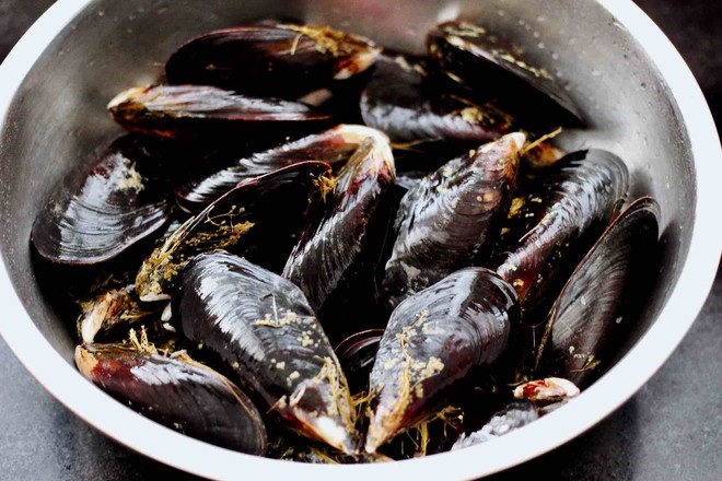 上湯豆皮青口小白菜的做法-咸鮮味煮菜譜-易網<a href=http://www.jsjjzhkt.cn/ target=_blank class=infotextkey>健康養生</a>網 上湯豆皮青口小白菜的做法-咸鮮味煮菜譜