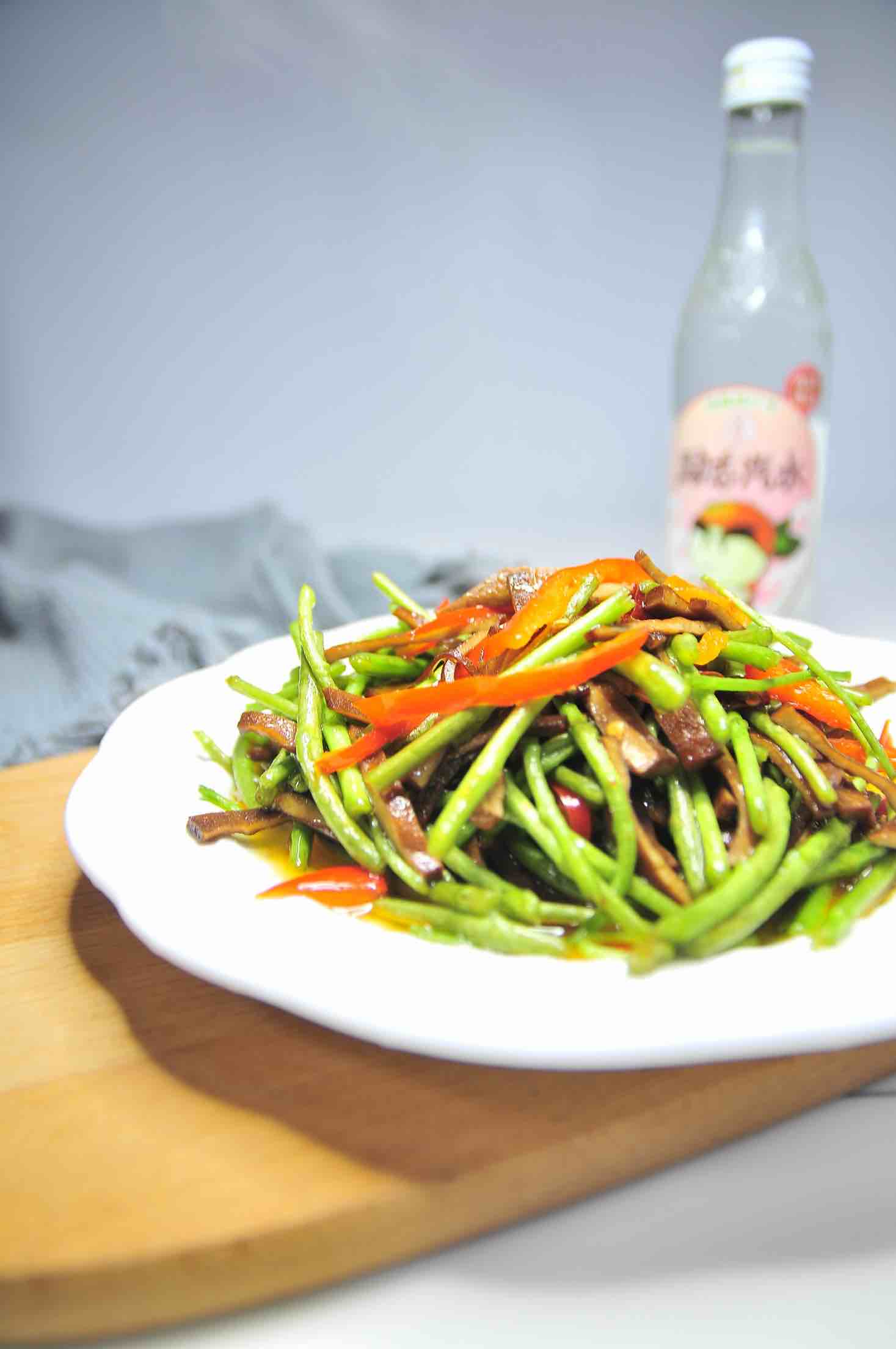 野蘆蒿炒香干的做法-家常味炒菜譜-易網健康養生網 野蘆蒿炒香干的做法-家常味炒菜譜