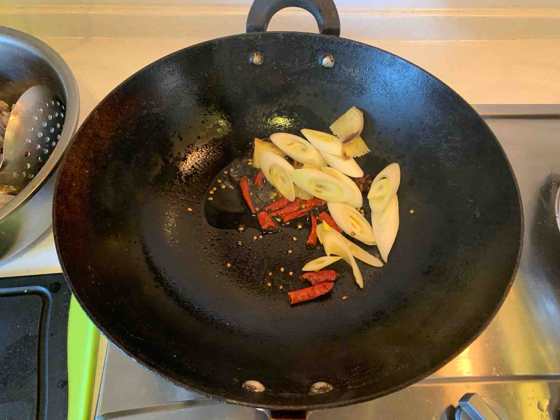 麻辣羊蝎子火鍋的做法-麻辣味燉菜譜-易網健康養生網 麻辣羊蝎子火鍋的做法-麻辣味燉菜譜