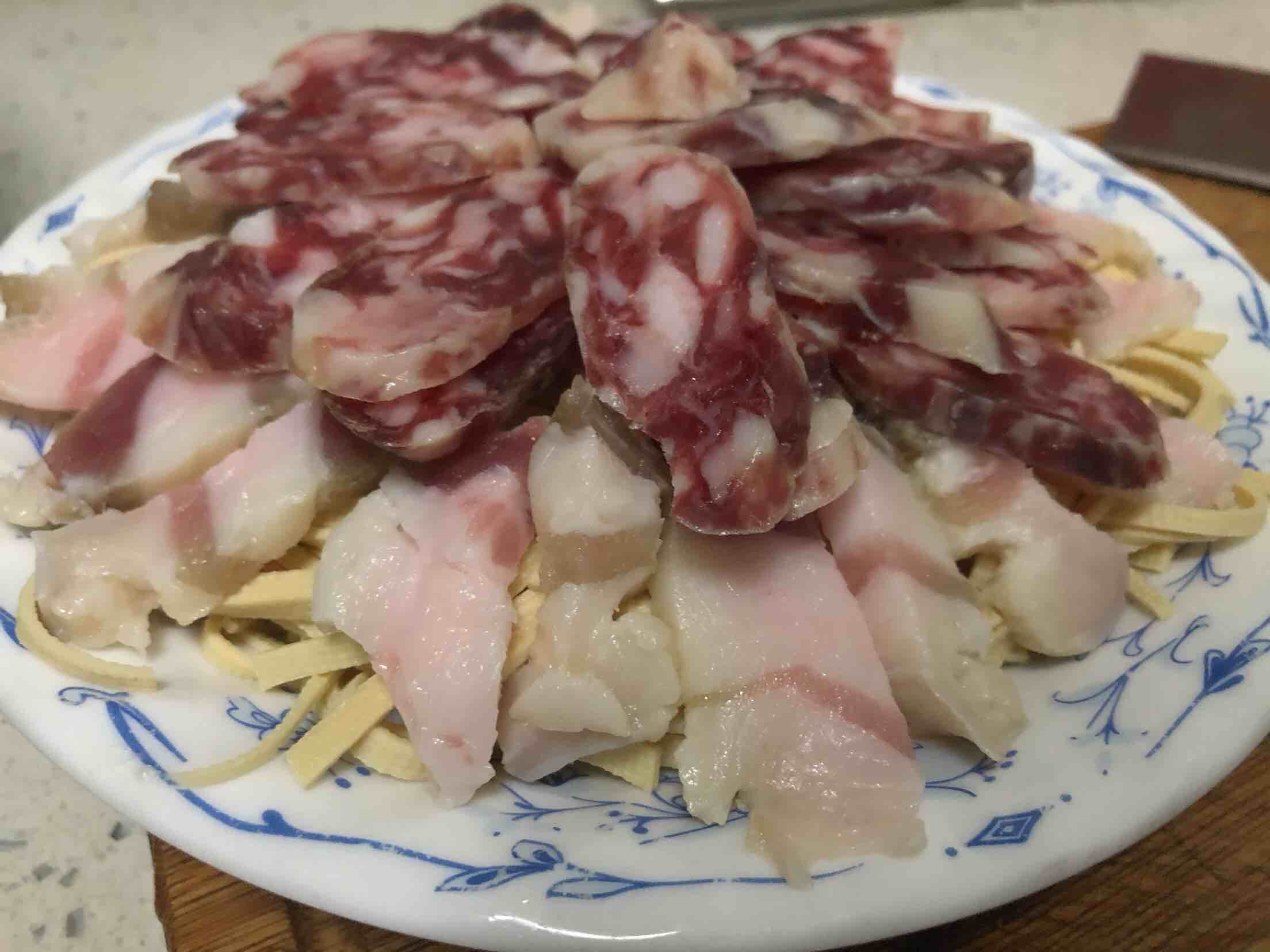 咸肉香腸蒸干絲的做法-咸鮮味蒸菜譜-易網健康養生網 咸肉香腸蒸干絲的做法-咸鮮味蒸菜譜