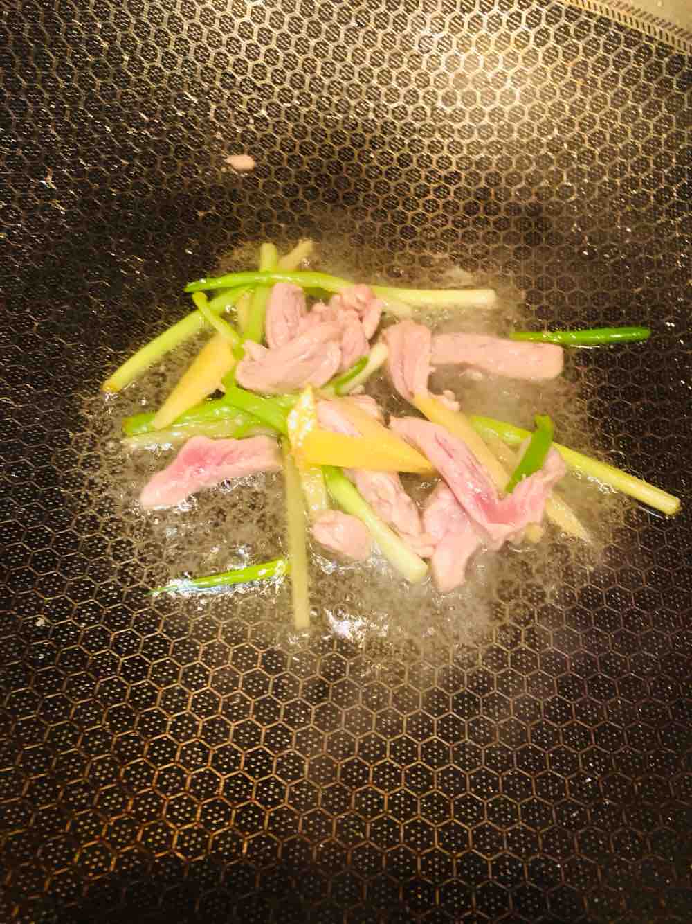 雪菜鯽魚的做法-家常味燒菜譜-易網健康養生網 雪菜鯽魚的做法-家常味燒菜譜