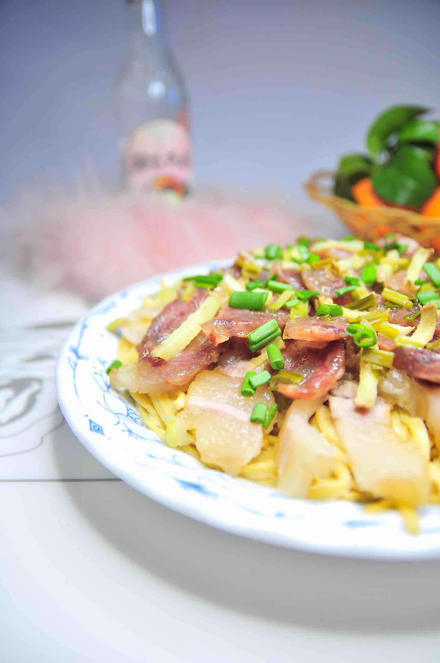 咸肉香腸蒸干絲的做法-咸鮮味蒸菜譜-易網健康養生網 咸肉香腸蒸干絲的做法-咸鮮味蒸菜譜