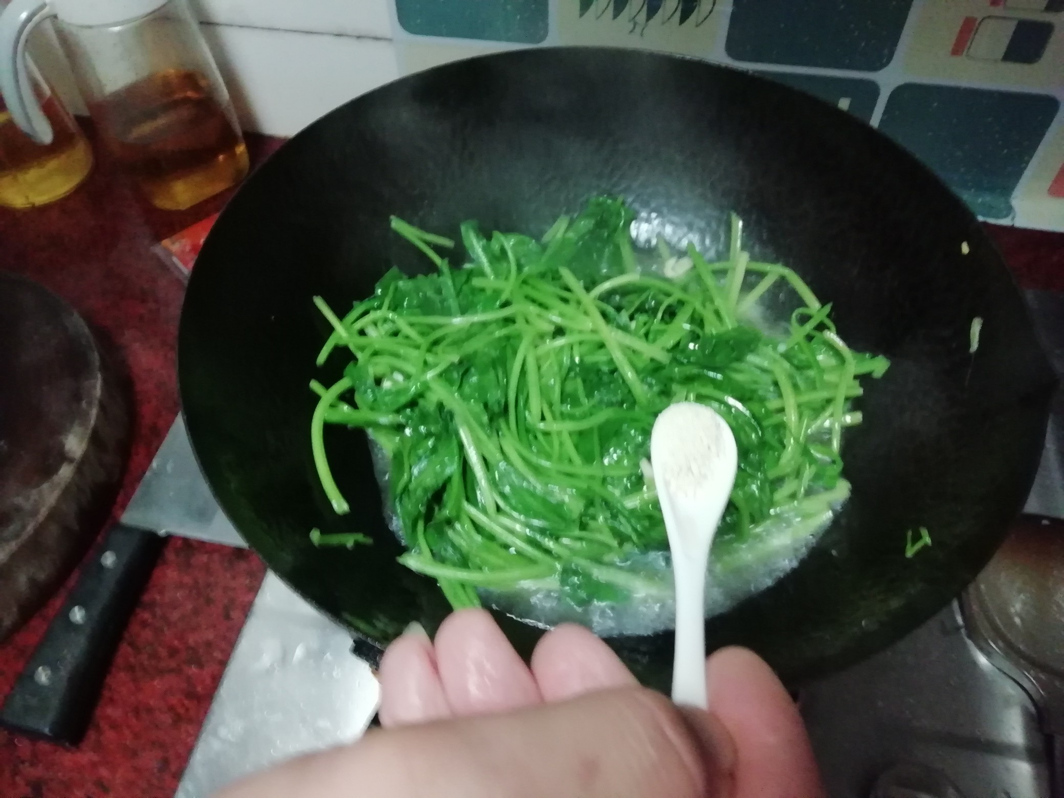 蒜香小菠菜的做法-家常味炒菜譜