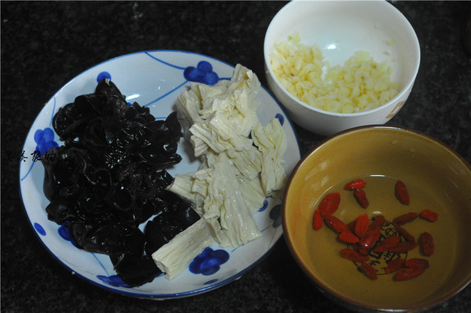 木耳燴腐竹的做法-家常味炒菜譜-易網健康養(yǎng)生網 木耳燴腐竹的做法-家常味炒菜譜