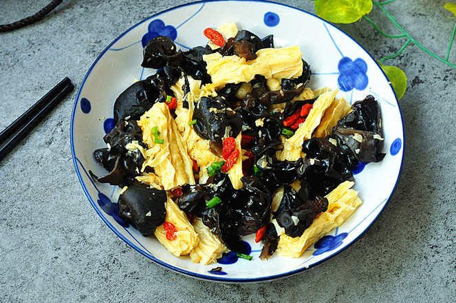 木耳燴腐竹的做法-家常味炒菜譜-易網健康養(yǎng)生網 木耳燴腐竹的做法-家常味炒菜譜