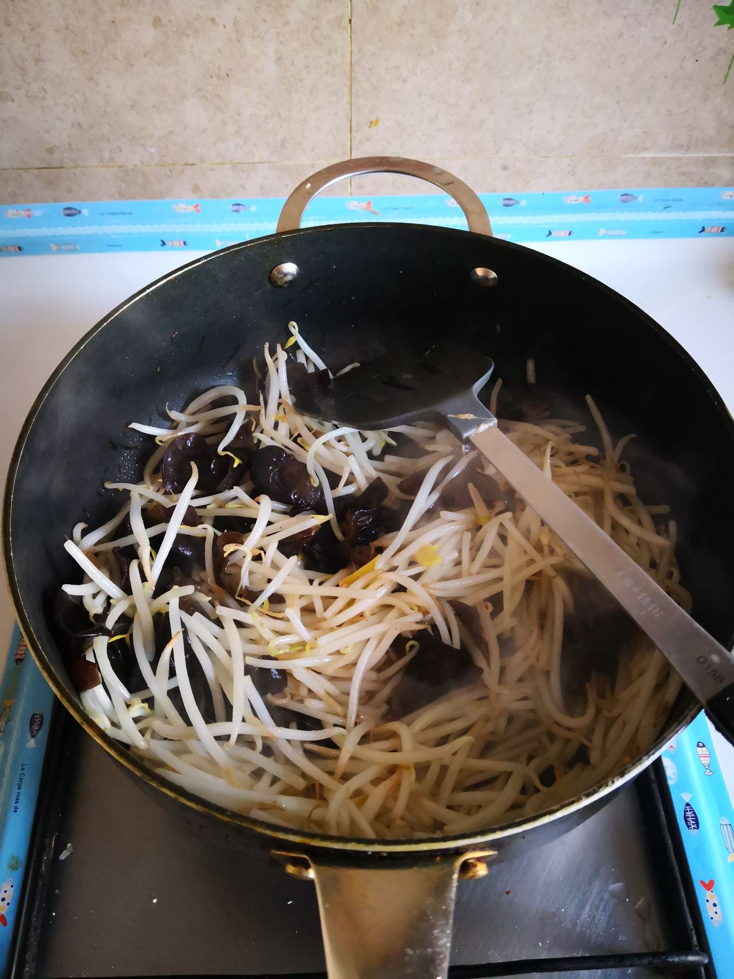 韭菜炒木耳的做法-家常味炒菜譜-易網(wǎng)健康養(yǎng)生網(wǎng) 韭菜炒木耳的做法-家常味炒菜譜