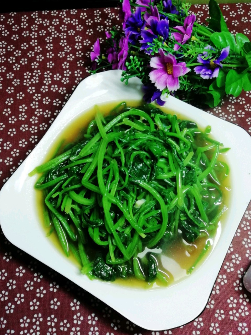 蒜香小菠菜的做法-家常味炒菜譜