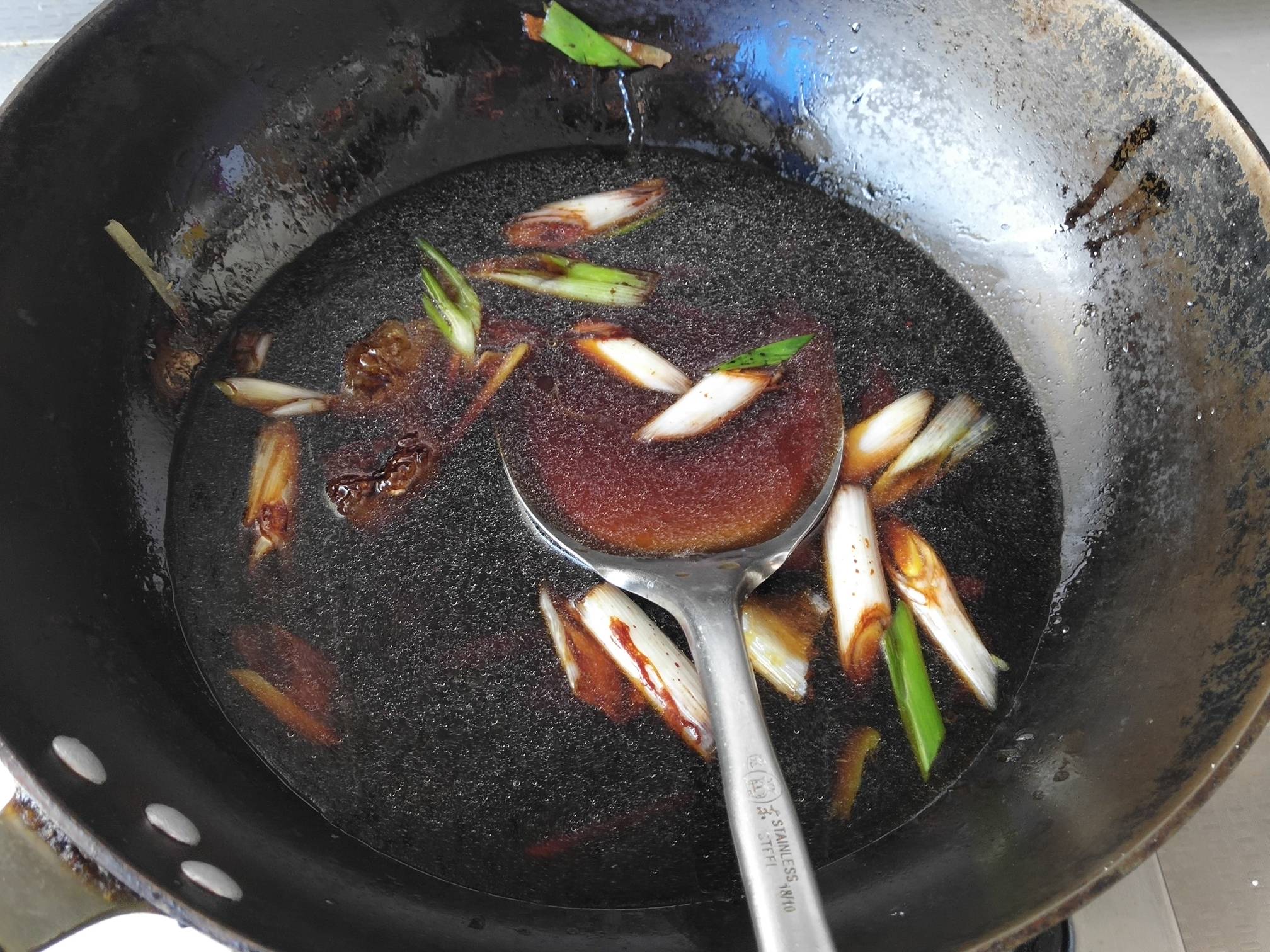 油面筋釀肉的做法-咸鮮味煮菜譜-易網(wǎng)健康養(yǎng)生網(wǎng) 油面筋釀肉的做法-咸鮮味煮菜譜