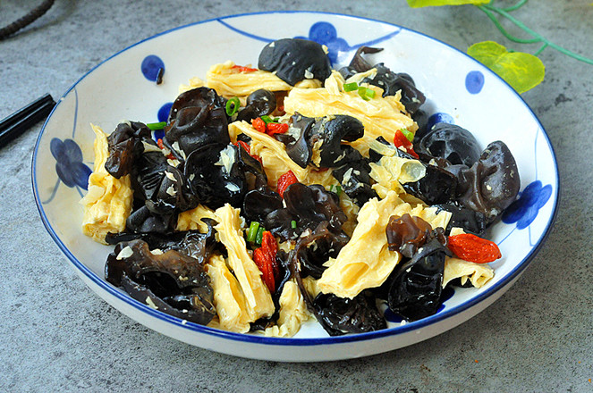 木耳燴腐竹的做法-家常味炒菜譜-易網健康養(yǎng)生網 木耳燴腐竹的做法-家常味炒菜譜