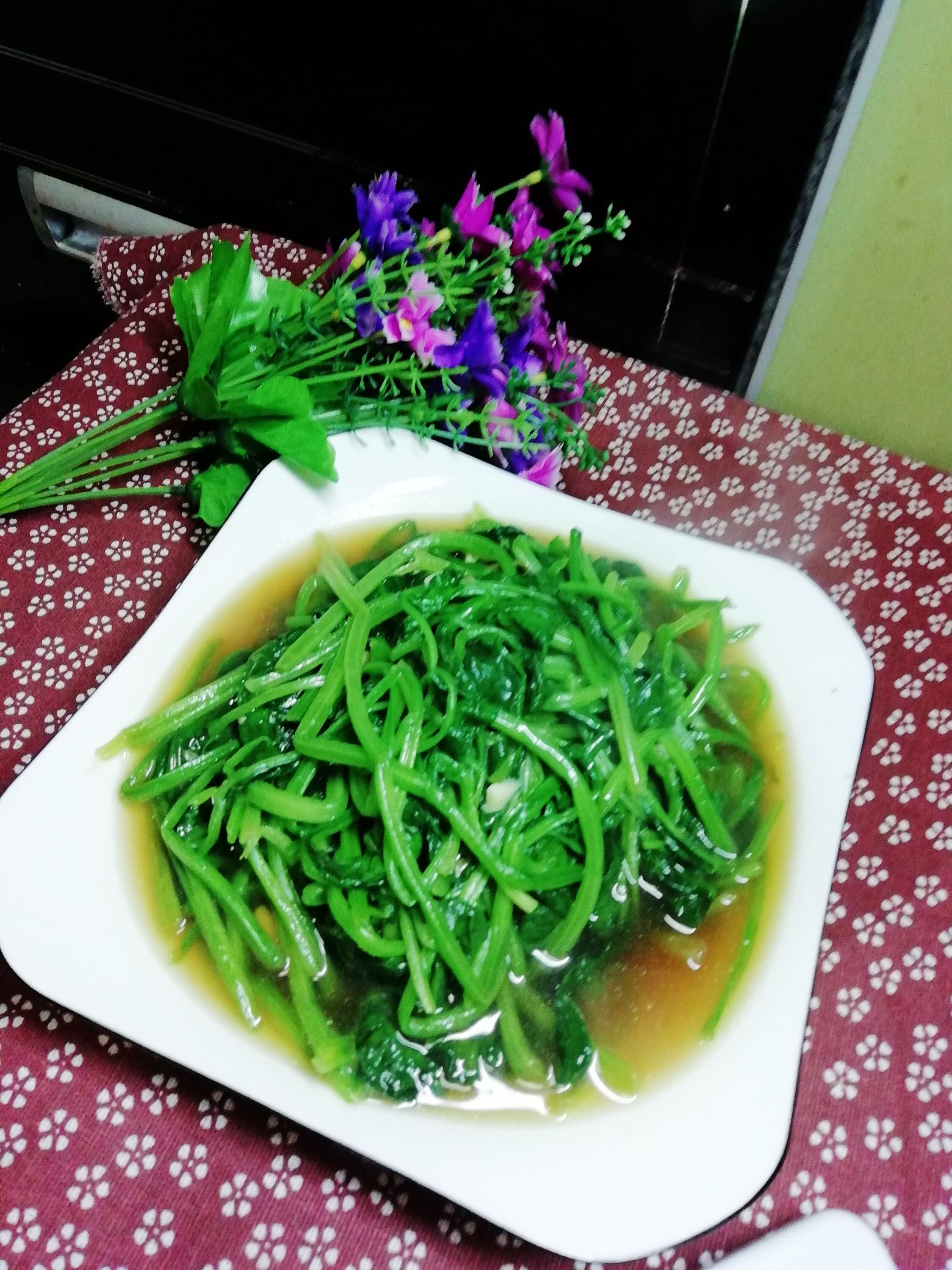 蒜香小菠菜的做法-家常味炒菜譜