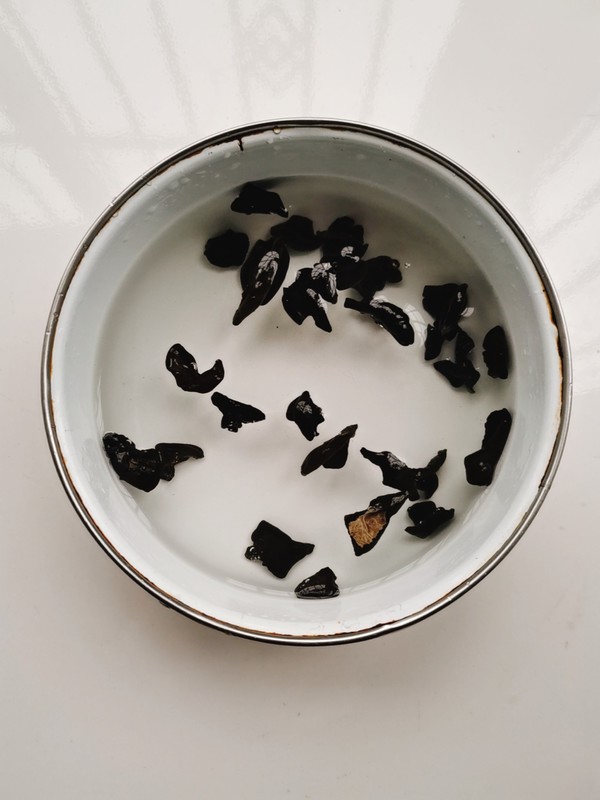 木耳芹菜炒肉的做法-咸鮮味炒菜譜-易網<a href=http://www.jsjjzhkt.cn/ target=_blank class=infotextkey>健康養生</a>網 木耳芹菜炒肉的做法-咸鮮味炒菜譜