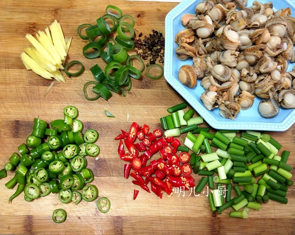 辣爆扇貝的做法-香辣味炒菜譜-易網<a href=http://www.jsjjzhkt.cn/ target=_blank class=infotextkey>健康養生</a>網 辣爆扇貝的做法-香辣味炒菜譜