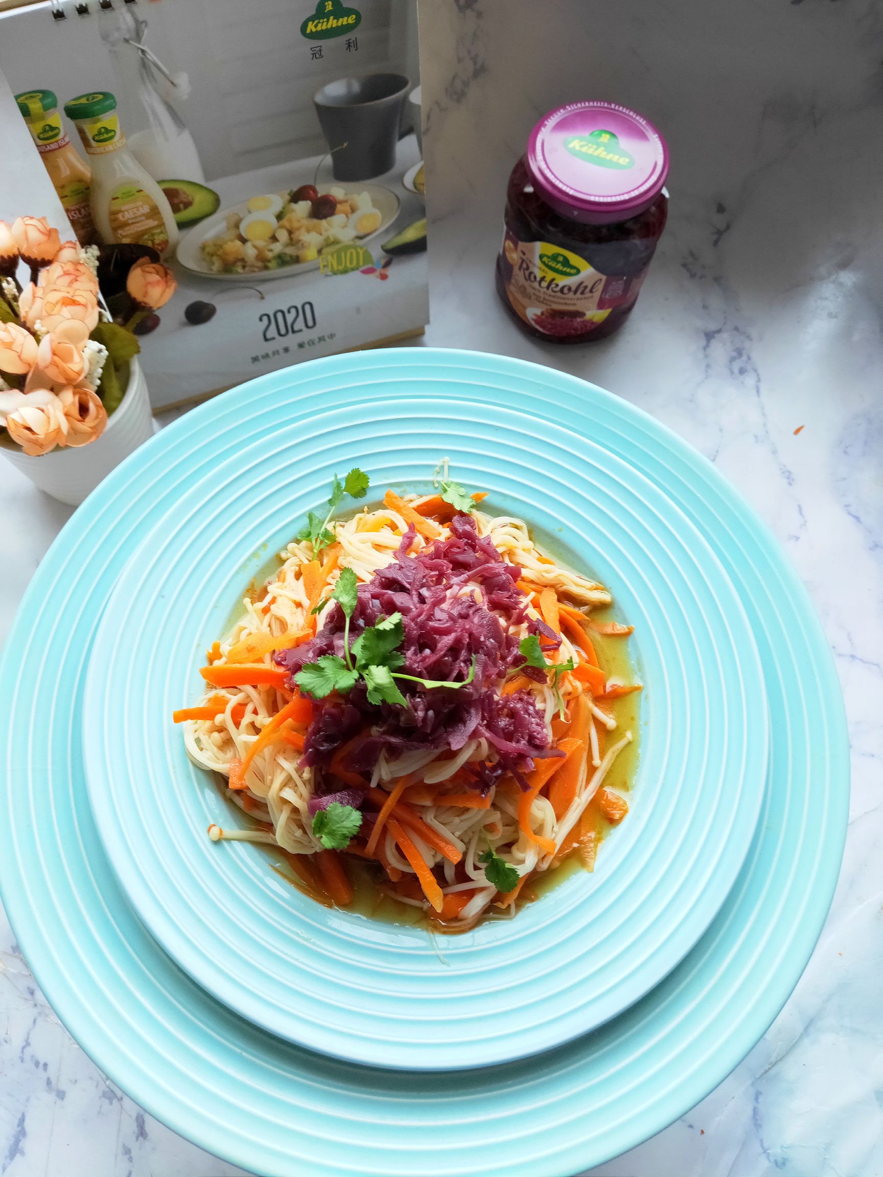 腌紅椰菜金針菇的做法-酸辣味拌菜譜-易網健康養生網 腌紅椰菜金針菇的做法-酸辣味拌菜譜