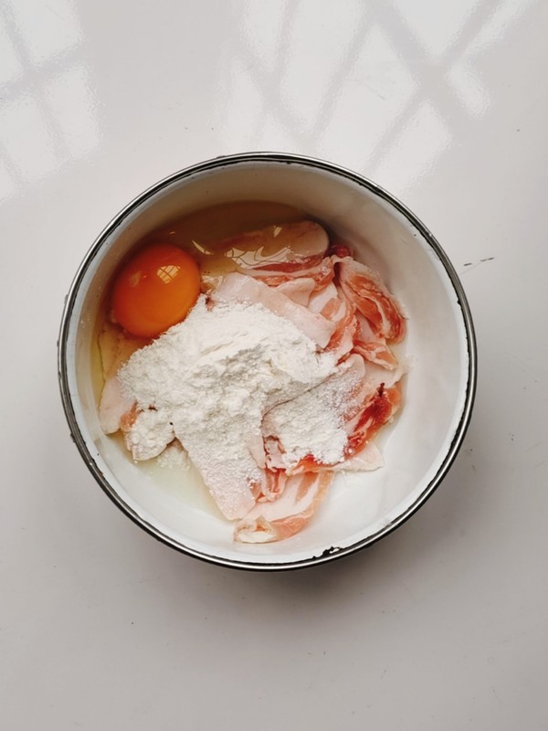 木耳芹菜炒肉的做法-咸鮮味炒菜譜-易網健康養生網 木耳芹菜炒肉的做法-咸鮮味炒菜譜