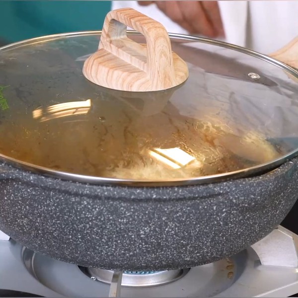 戴軍下廚做湯小調壽喜鍋,超鮮的做法-咸鮮味煮菜譜-易網健康養生網 戴軍下廚做湯小調壽喜鍋,超鮮的做法-咸鮮味煮菜譜