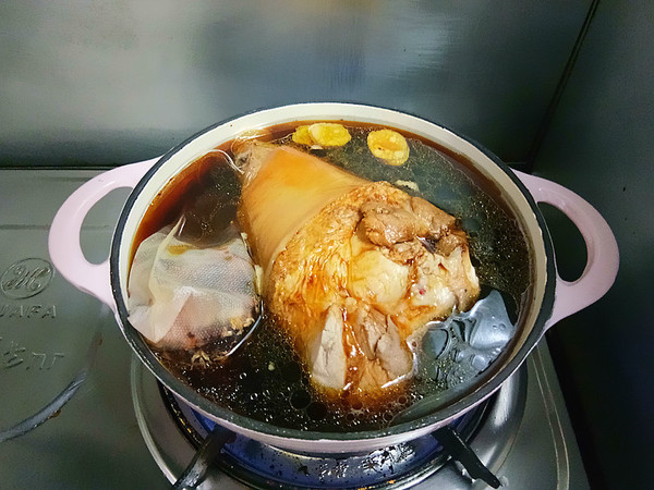 招財肘子的做法-其它口味燉菜譜