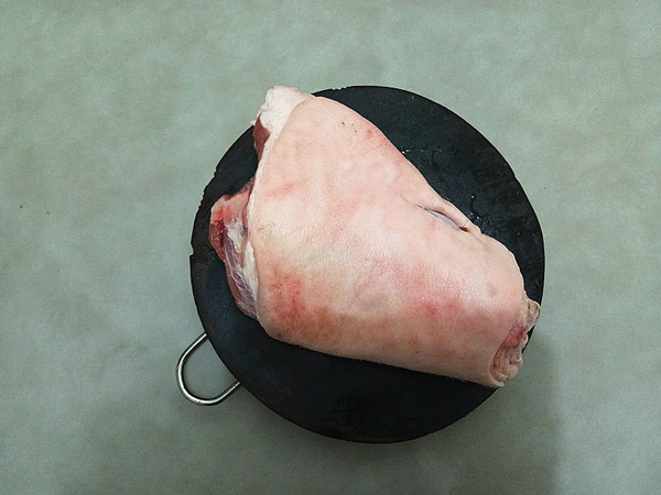 招財肘子的做法-其它口味燉菜譜