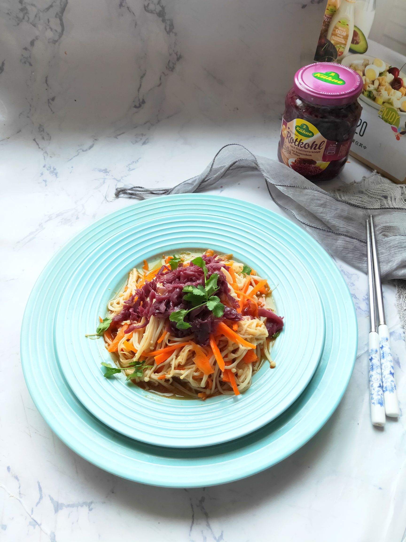 腌紅椰菜金針菇的做法-酸辣味拌菜譜-易網健康養生網 腌紅椰菜金針菇的做法-酸辣味拌菜譜