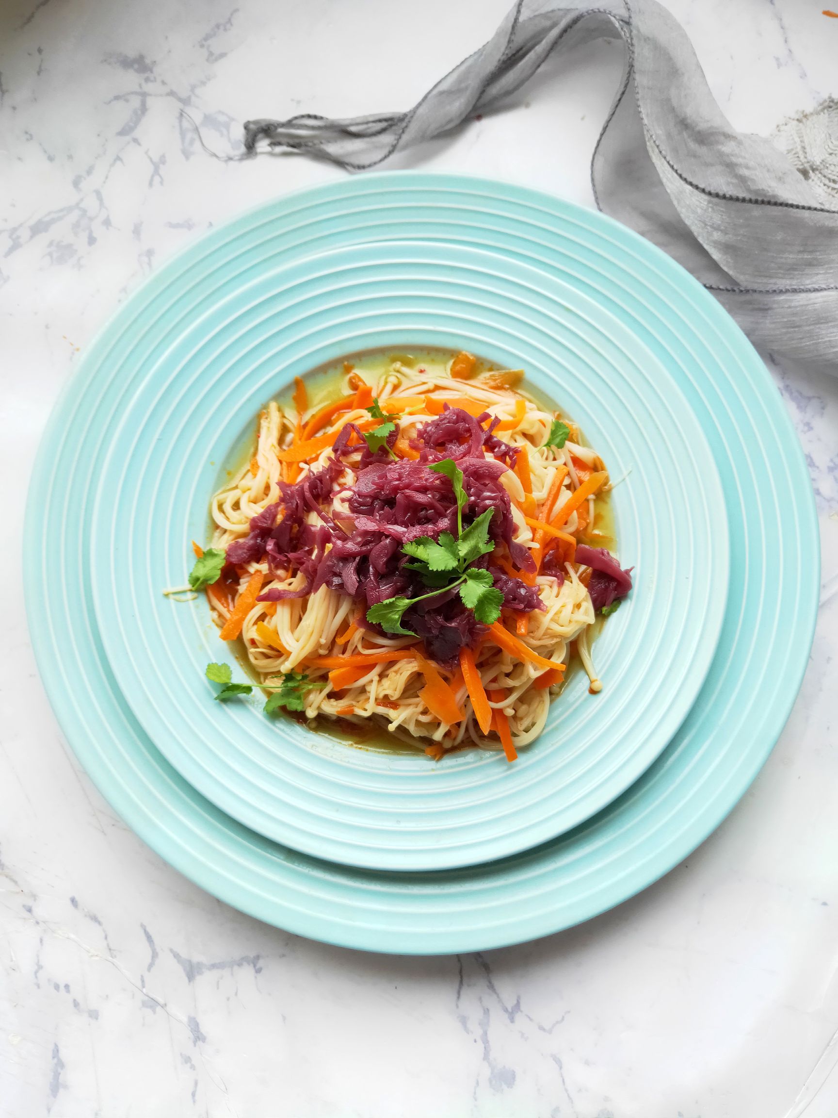 腌紅椰菜金針菇的做法-酸辣味拌菜譜-易網健康養生網 腌紅椰菜金針菇的做法-酸辣味拌菜譜