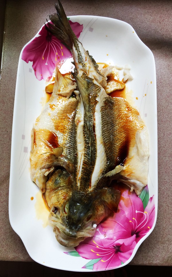 蔥香鱸魚的做法-家常味蒸菜譜-易網健康養生網 蔥香鱸魚的做法-家常味蒸菜譜