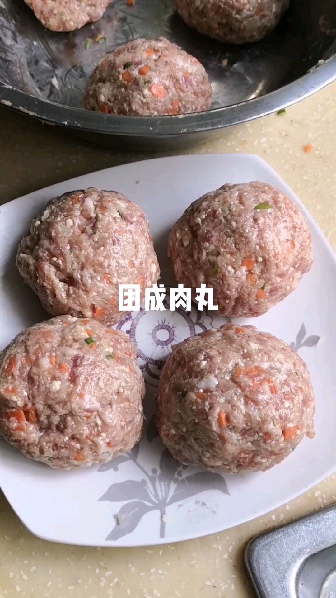 紅燒獅子頭的做法-咸鮮味煮菜譜-易網(wǎng)健康養(yǎng)生網(wǎng) 紅燒獅子頭的做法-咸鮮味煮菜譜