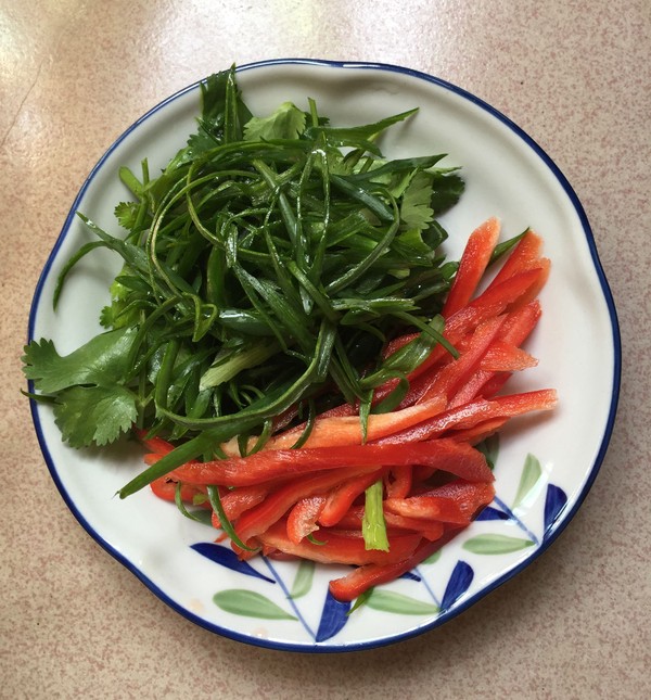 蔥香鱸魚的做法-家常味蒸菜譜-易網健康養生網 蔥香鱸魚的做法-家常味蒸菜譜