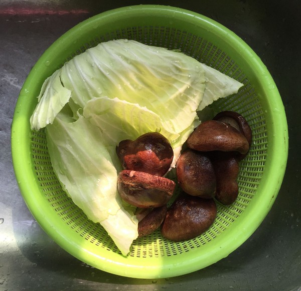 香菇熗卷心菜的做法-家常味炒菜譜-易網<a href=http://www.jsjjzhkt.cn/ target=_blank class=infotextkey>健康養生</a>網 香菇熗卷心菜的做法-家常味炒菜譜