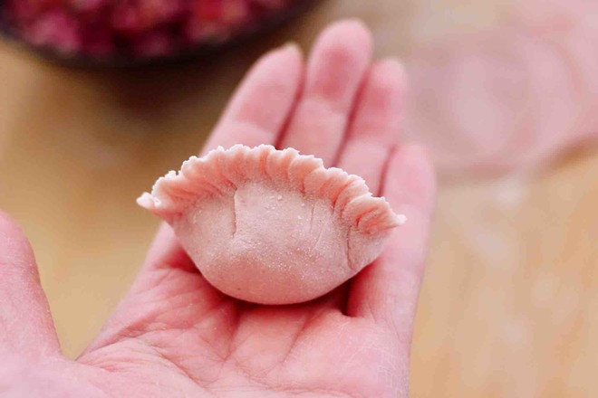 手工紅椰菜扇貝餃子的做法-家常味煮菜譜