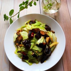 香菇熗卷心菜的做法-家常味炒菜譜