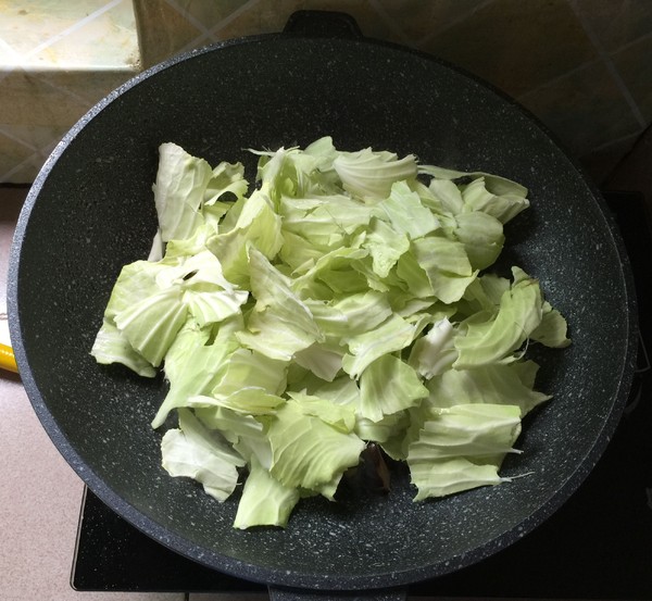 香菇熗卷心菜的做法-家常味炒菜譜-易網健康養生網 香菇熗卷心菜的做法-家常味炒菜譜