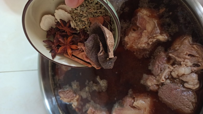 醬牛肉的做法-醬香味煮菜譜-易網(wǎng)健康養(yǎng)生網(wǎng) 醬牛肉的做法-醬香味煮菜譜