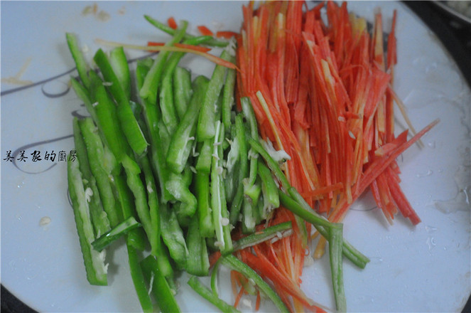 素炒油條的做法-家常味炒菜譜-易網<a href=http://www.jsjjzhkt.cn/ target=_blank class=infotextkey>健康養生</a>網 素炒油條的做法-家常味炒菜譜