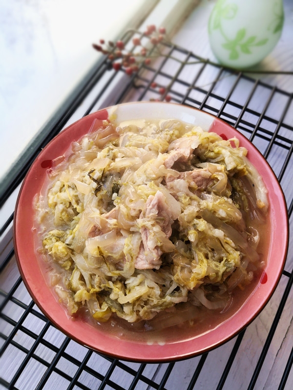 東北燉酸菜的做法-家常味燉菜譜-易網健康養生網 東北燉酸菜的做法-家常味燉菜譜