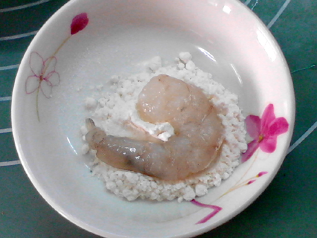 酥香炸蝦的做法-咸鮮味炸菜譜-易網(wǎng)健康養(yǎng)生網(wǎng) 酥香炸蝦的做法-咸鮮味炸菜譜