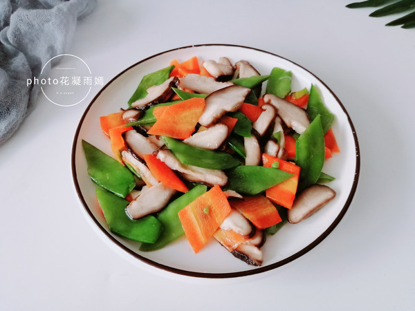 香菇炒荷蘭豆的做法-家常味炒菜譜-易網(wǎng)健康養(yǎng)生網(wǎng) 香菇炒荷蘭豆的做法-家常味炒菜譜