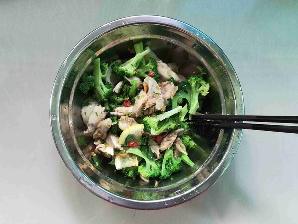 檸檬雞西蘭花的做法-酸辣味拌菜譜-易網(wǎng)健康養(yǎng)生網(wǎng) 檸檬雞西蘭花的做法-酸辣味拌菜譜