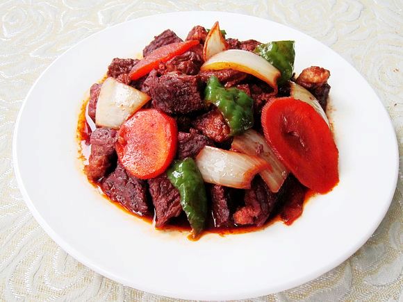 紅燒牛肉的做法-家常味燒菜譜-易網健康養生網 紅燒牛肉的做法-家常味燒菜譜